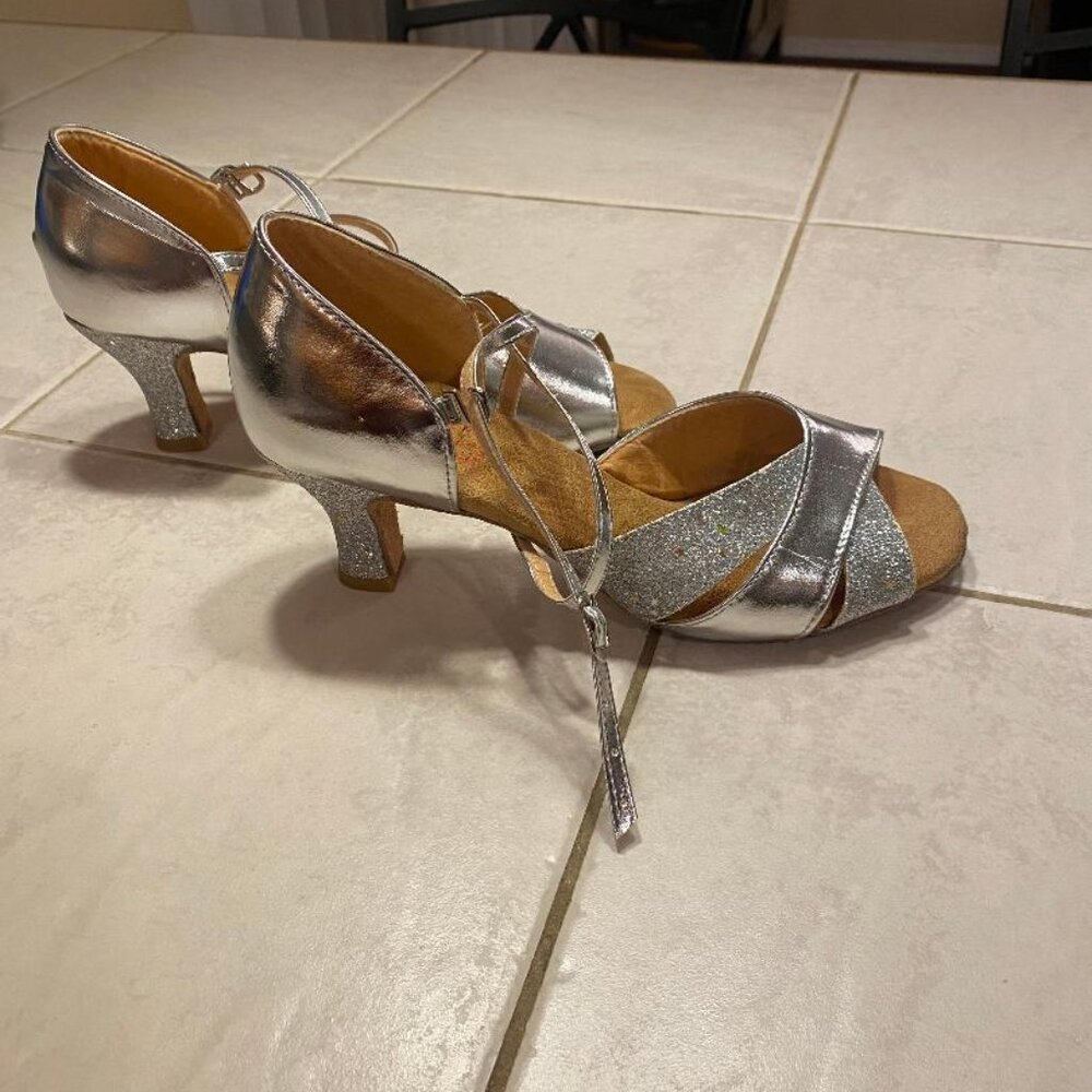 Stylish Women's Ballroom Dance Silver Metallic Glitter Open Toe - Picture 2 of 6